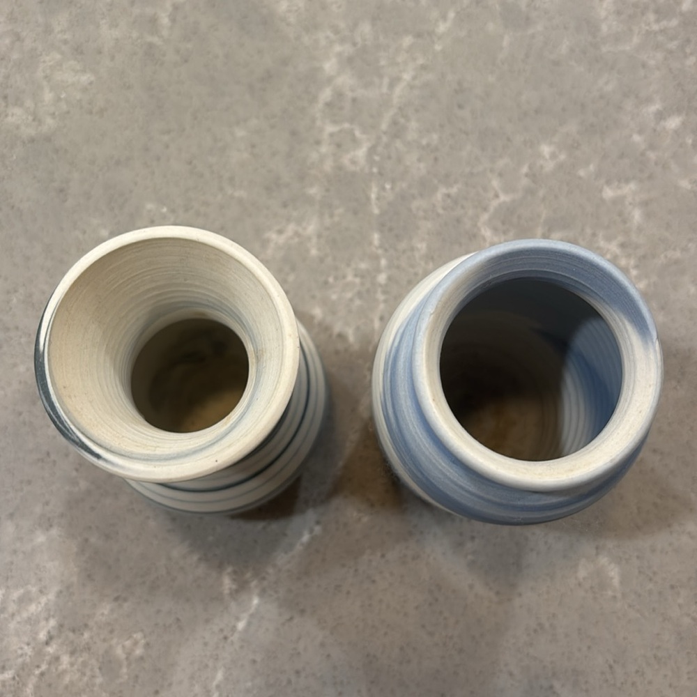 Set of 2 Small Pottery Vases - Picture 2 of 9